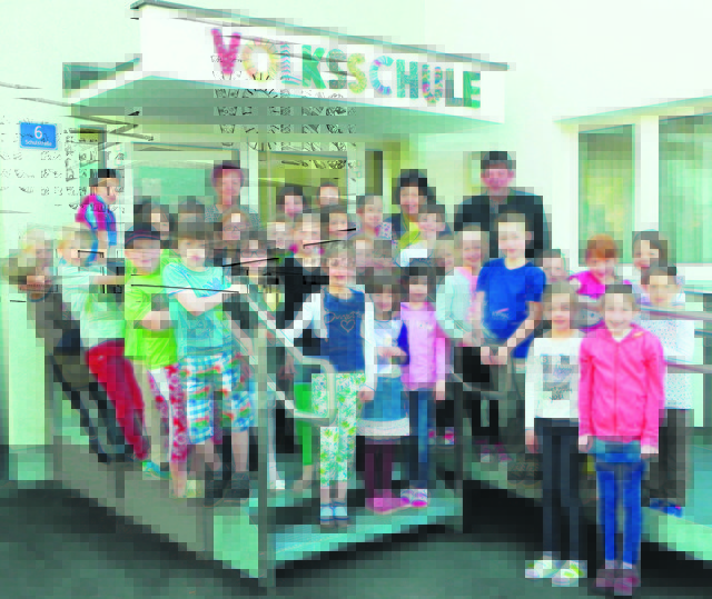Die Schüler der Volksschule Wendling freuen sich über die abgeschlossenen Umbauarbeiten. | Foto: Gemeindeamt
