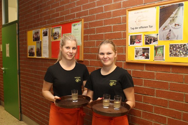 Eine Reife- und Diplomprüfung im Bereich Service und Restaurantmanagement an der HLW enthält viele Aufgaben. Timing und Teamarbeit sind nur zwei wichtige Punkte.