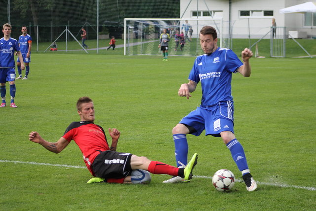 Die SPG Prutz/Serfaus (rotes Dress) feierte gegen Längenfeld einen 3:1-Heimsieg und darf weiter vom Titel träumen.