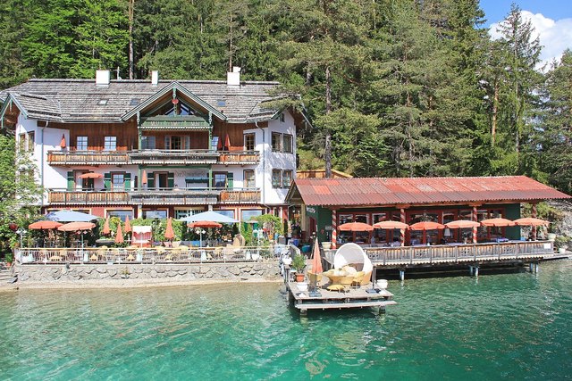 das Hotel "Ronacherfels"