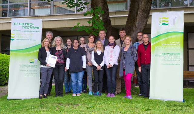 Start in die 1. Klasse der LBS; OSR Direktor DI (FH) Hiden, OSR Stv. Direktor Neuwirth, KV Ing. Jandl, KV Dr. Cliotis, Maga. Penker und Maga. Mair (zam), Franz Hansbauer (AMS)