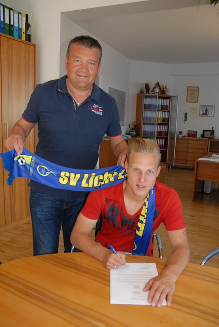 Mit Michael Tieber unterzeichnete der Wunschspieler von Bernhard Loidl beim SV Licht Loidl Lafnitz. | Foto: KK