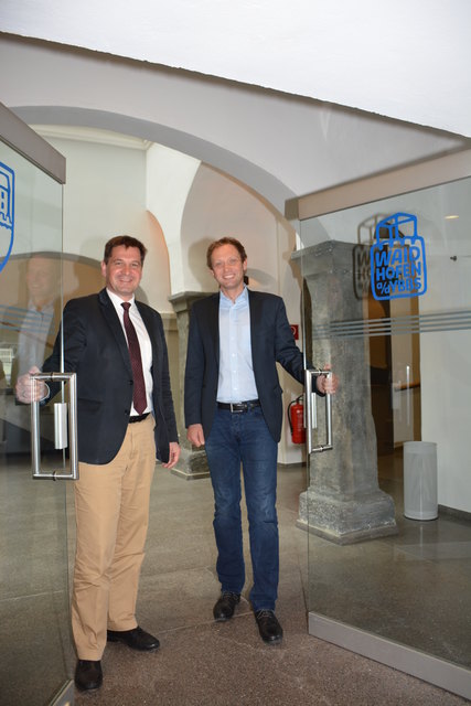 Hereinspaziert: Bürgermeister Werner Krammer und Magistratsdirektor Christian Schneider laden zum Tag der offenen Tür. | Foto: Magistrat
