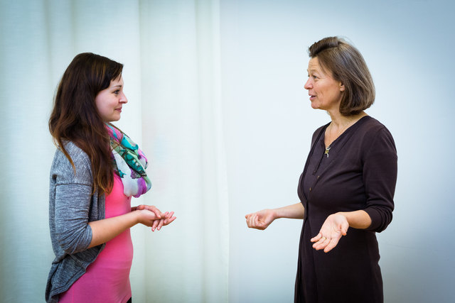 Am besten: Bei sich ankommen, sich „erden“ und in sich hineinfühlen: Wer eine authentische, selbstbewusste Körpersprache hat, wird seltener Opfer
von Belästigung. | Foto: geopho.com