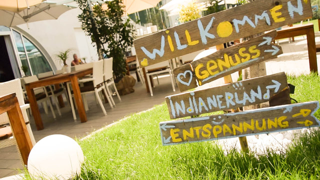 Live gekocht von drei Spitzenköchen an Essständen im Gastgarten, lassen Spezialitäten von sieben Kontinenten jedes Gourmetherz höher schlagen | Foto: Brunner