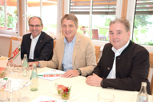Der steirische WKO-Präsident Josef Herk (Mitte) mit seinen Weizer regionalen Spitzen – Andreas Schlemmer und Vinzenz Harrer (r.) – auf Tour durch Weiz.
