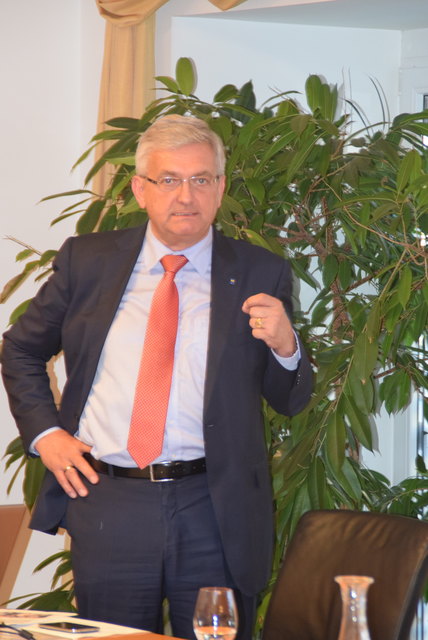 Grafenwörths Bürgermeister Alfred Riedl betont die Wichtigkeit der "angeleiteten Integration". | Foto: Zeiler