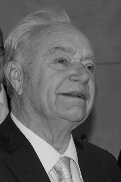 Siegfried Feil verstarb am 4. Juni 2015.