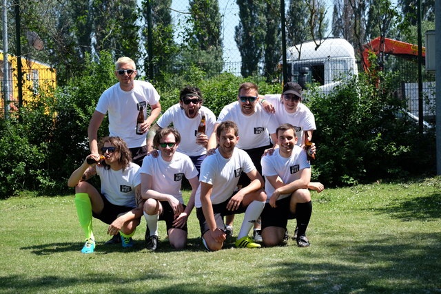 "Die Buchmacher sind sich einig, dass eine Simmeringer Formation aufs Spielfeld läuft, die durch erfrischende Naivität und auch dadurch, dass sie leicht einen sitzen hat, das Ruder herumreißen wird", sagt Marco Pogo, Kapitän von Turbobier.