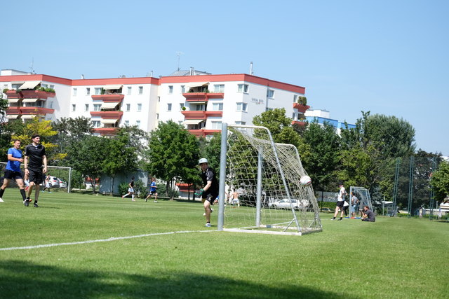 Der FC Triebwerk kassiert ein Tor von Dacia. | Foto: Burghardt