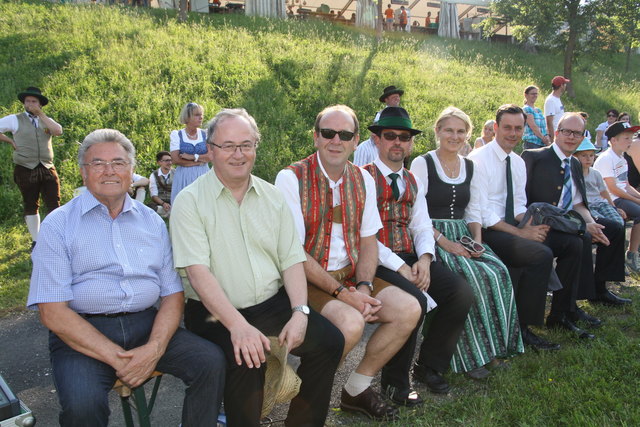 Bgm. a.D. Erich Gogg, Dechant Paulus Kamper, Bgm. Josef Birnstingl, Obmann Manfred Graupner, NRAbg. Elisabeth Grossmann, BR Ernst Gödl und Blasmusik-Bezirksobmann Gernot Hauswirth.