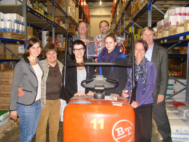 1. Reihe v.l.n.r.: Andrea Speckbacher, Adelinde Speckbacher, NRin Elisabeth Pfurtscheller, Komissioniererin Vanessa Furtner, BRin Sonja Ledl-Rossmann, GV Ernst Hornstein, 
2. Reihe v.l.n.r.: BGF Klaus Schimana, Peter Speckbacher | Foto: Seebner, ÖVP