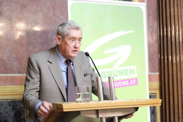 Ex-Vizekanzler und ehemaliger Finanzminister Hannes Androsch am Podium. | Foto: Burghardt