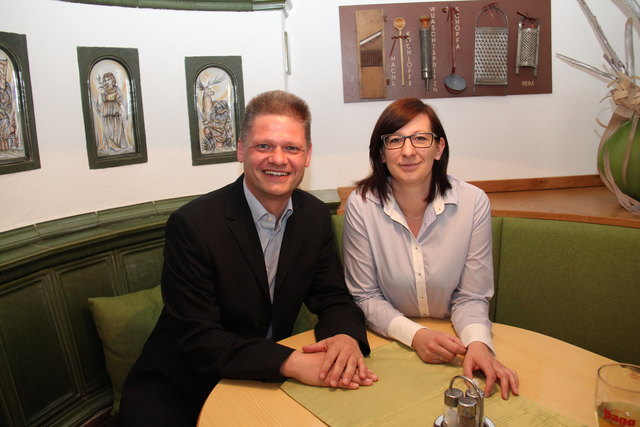 "Eisenhaltiges Hollenstein": Eisenstraße-Obmann Andreas Hanger und Eisenstraße-Wirtin Eva Hilbinger.