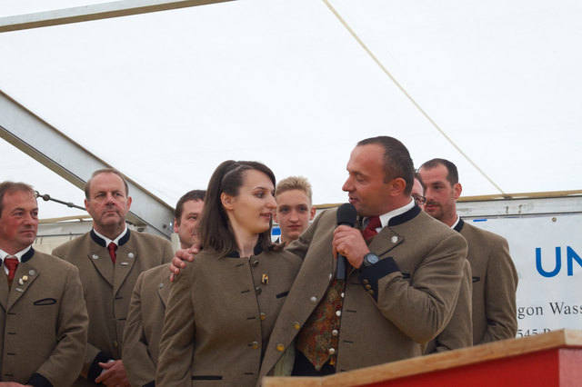 Chorleiterin Eva-Maria Winkler (links) mit dem Obmann Werner Trattnig
