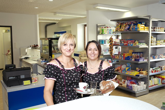 Claudia Stangl (l.) und Barbara Mühlhofer bereichern Breitenau seit 7. Mai als Nahversorger.