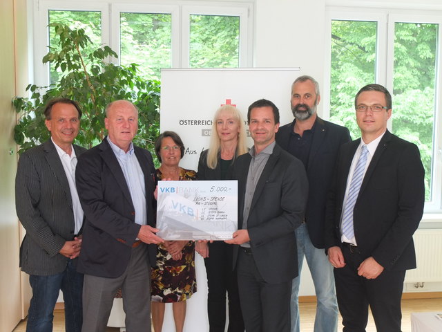 Andreas Prehal, Gerhard Wimmer, Heidi Eder, Gabriele Schneeweiß, Alexander Stellnberger, Thomas Hayek und Markus Köck (v. l.) | Foto: Rotes Kreuz