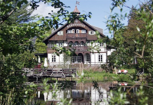 Auf ein gewagtes Theaterexperiment haben sich heuer Hannes Viehhauser, der Wirt vom bekannten Herkuleshof am Danielsberg und die Laienspielgruppe Reißeck eingelassen | Foto: Veranstalter