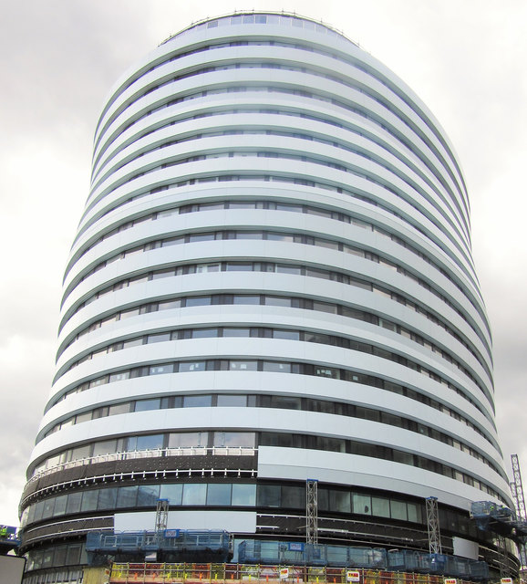 In dem 66 Meter hohen, architektonisch anspruchsvollen Gebäude sind mehr als 1000 Studentenwohnungen untergebracht. | Foto: Fill Metallbau