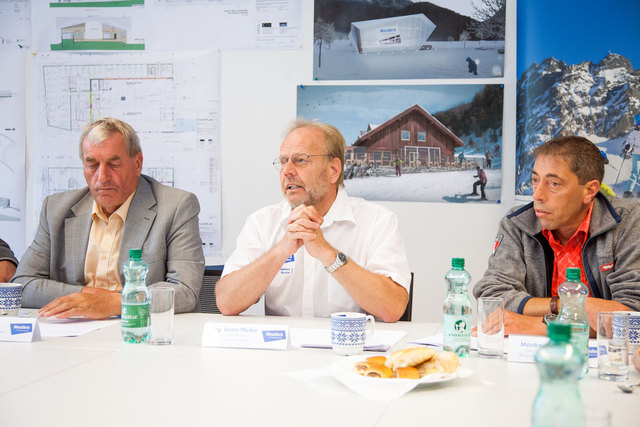 Die drei Geschäftsführer der Bergbahnen Nauders präsentieren das neue Seilbahncenter als bedeutendes Gemeinschaftsprojekt von Gemeinde, Nauders Tourismus und Bergbahnen (v.l.): Bürgermeister Robert Mair, Mag. Heinz Pfeifer und Manfred Wolf. | Foto: Polak Mediaservice