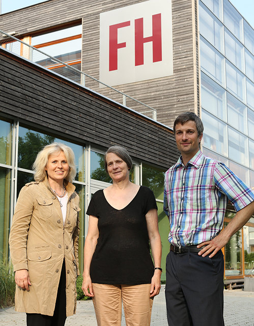 v.l.n.r.: Campusleitung Dr. Astin Malschinger, Klimaforscherin Univ.-Prof. Dr. Helga Kromp-Kolb, Studiengangsleitung
"Regenerative Energiesysteme & technisches Energiemanagement" Dr. Christoph Schmidl.