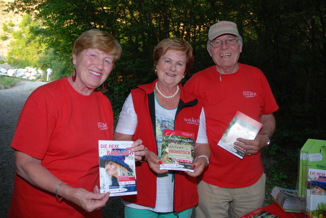 Hedwig Hecht, Rosemarie Prochaska und Peter Hecht waren als Billeteure aktiv.