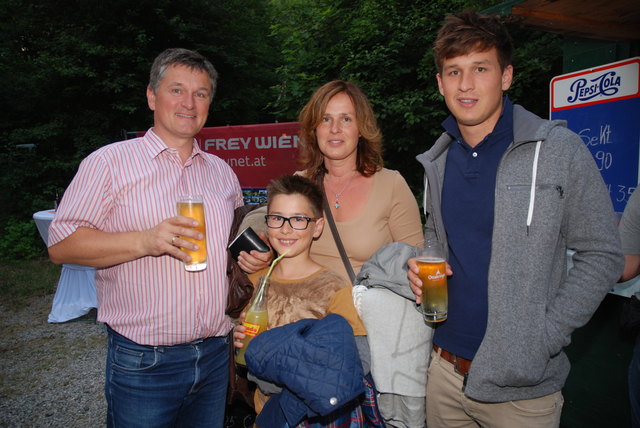 Erwin Klissenbauer, Geschäftsführer der Wiener Hofreitschule, besuchte die Premiere mit Gattin Christine und den Söhnen David und Simon.