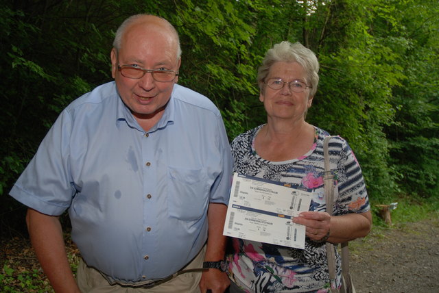Kameradschaftsbund-Obmann Roland Brauner mit Gattin Elfriede ließen sich das Spektakel nicht entgehen.