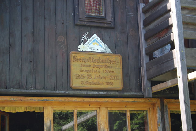 bei dem herrgottschnitzerhaus hat unser Schaigen- Reigen begonnen ,bei herrlichen Sonnenschein macht das singen noch viel mehr spass!
