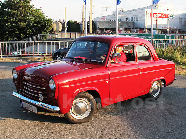 Der Ford Anglia mit einer 1957 höchst modernen Ponton-Karosserie.