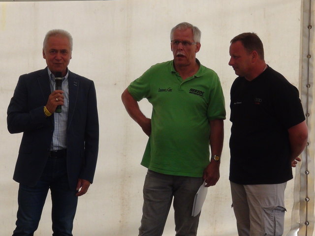 Bgm. Helmut Leitenberger (l.) freute sich, dass Leibnitz nun auch dank der Bergrallye Motorsportstadt geworden ist.