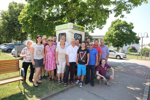 Am vergangenen Freitag  fand die Eröffnung der neuen Bücherzelle in Langholzfeld statt. | Foto: Gemeinde