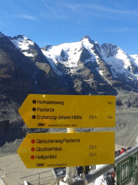 Der Blick auf den Großglockner, eines der bekanntesten Wahrzeichen Österreichs