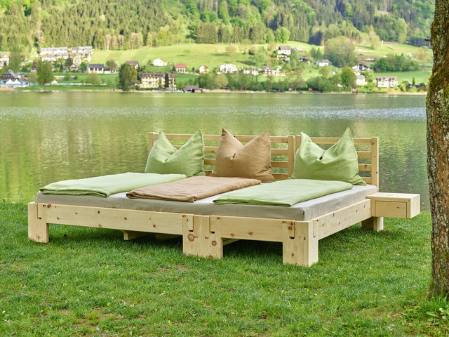 In Modulbauweise wird das Bett aus verschiedenen Holzarten individuell gebaut | Foto: pedagrafie