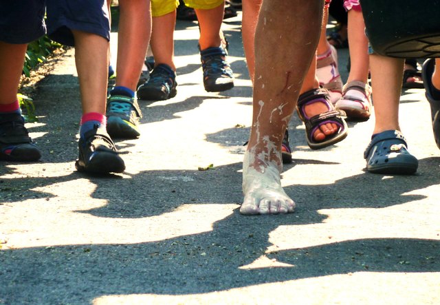 Büchermenschenkette begleitet von Niki Meixner und Lado Jakša