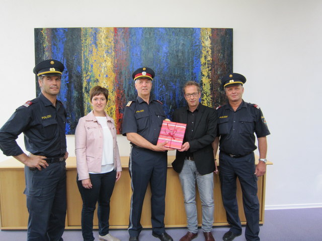 Bernhard Gstrein, AL Mag. Elisabeth Reich, Oskar Schmid, Bgm. Dr. Wolfgang Jörg und Harald Tiefenbrunn (v. l.). | Foto: Stadtgemeinde Landeck/Sonja Streng