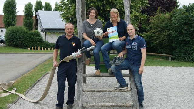 Foto von links: FF-Kommandant Günter Dorner, Vbgm. Daniela Engelhart, Anita Engelhart, GfGR Thomas Amon