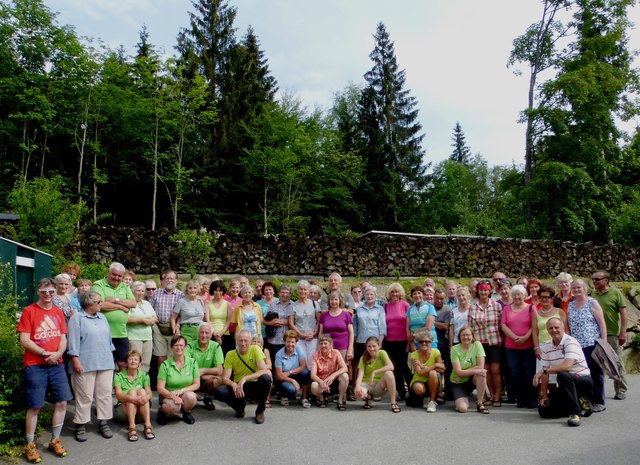 Die Mitglieder des Alpenvereines erkundeten auch die Leinenweberei Haslach.