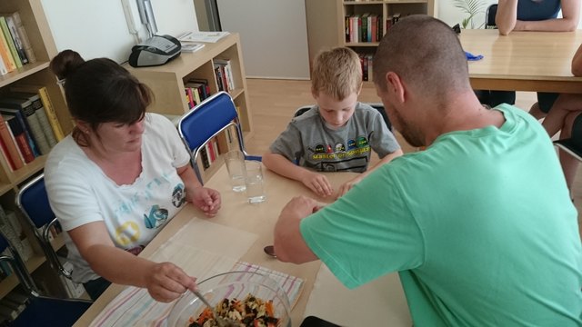 Internationale Kochabende im Familienzentrum Dialog: „E pluribus unum – aus  vielen eine Einheit!“ –  Philippinischer Kochabend am 12. 06. 2015!