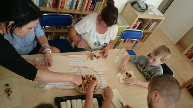 Internationale Kochabende im Familienzentrum Dialog: „E pluribus unum – aus  vielen eine Einheit!“ –  Philippinischer Kochabend am 12. 06. 2015!