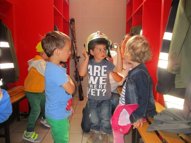 Die Kinder der Kinderkrippe Voitsberg besuchten die Feuerwehr und erlebten einen Tag am Bauernhof. | Foto: KK