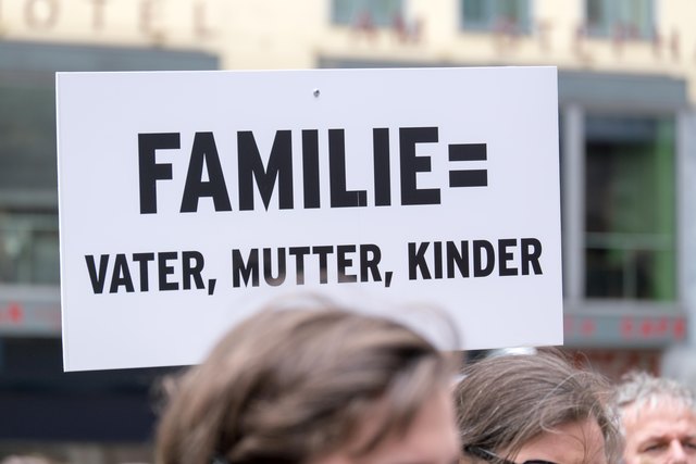 Schild auf der Kundgebung "Marsch für die Familie", die von "PRO VITA - Bewegung für das Menschenrecht auf Leben" organisiert wurde. Bundesobmann Alfons Adam gründete auch die Partei "Die Christen".