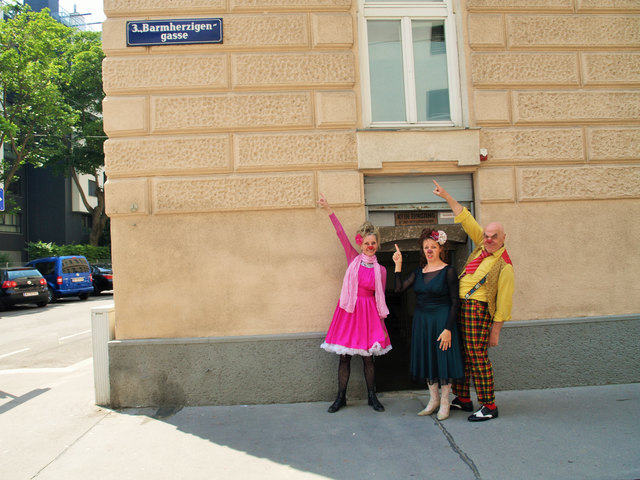 Neue Spielstätte für die Clowns vom Theater Olé in der Barmherzigengasse: Sachspenden für die Bühne sind willkommen. | Foto: Zorell