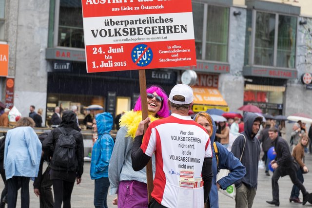 "Marsch für die Familie" und Regenbogenparade: Zwei Welten trafen aufeinander.