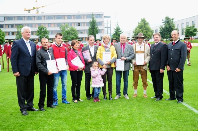Sieben verdiente SportlerInnen erhielten das Sportehrenzeichen der Gemeinde.