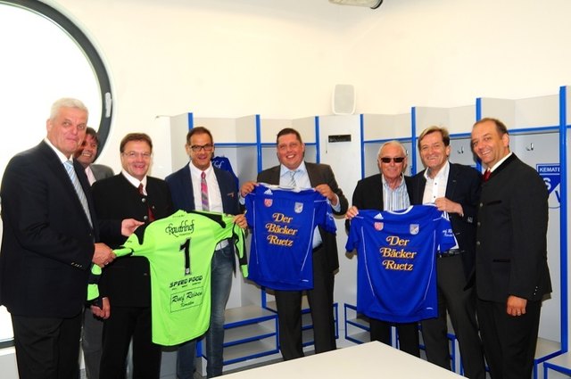 Besichtigung der Kabine und Dressenpräsentation der Ehrengäste.