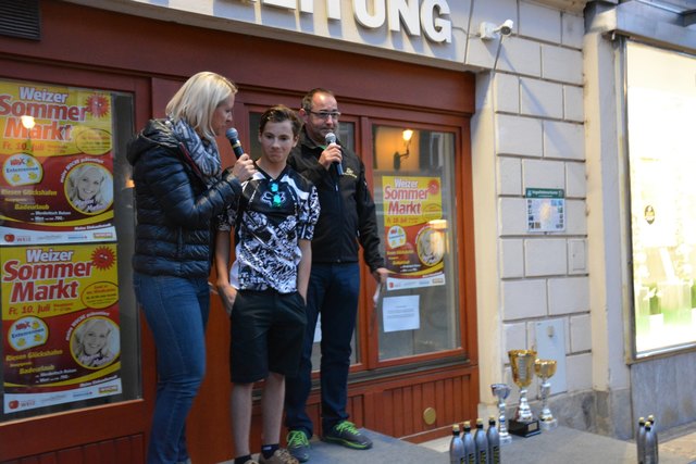 Der 14-jährige Elias Kortus als Ehrengast auf der Tribüne.
