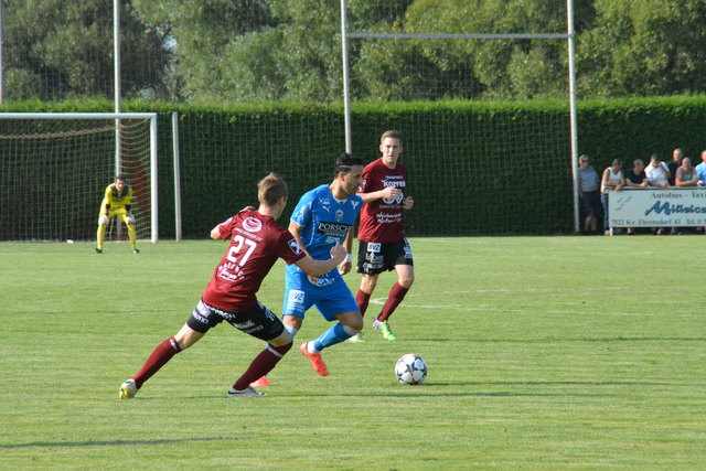 Die Oberwarter (in blau) müssen in der ersten Runde beim SV Eberau (in rot) ran. | Foto: Strini