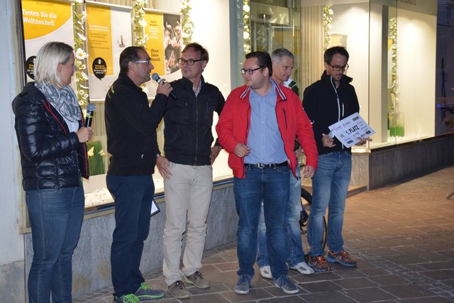Simone Wallis und Peter Baumegger mit Bgm. Erwin Eggenreich und Sportreferent Christopg Prassl.