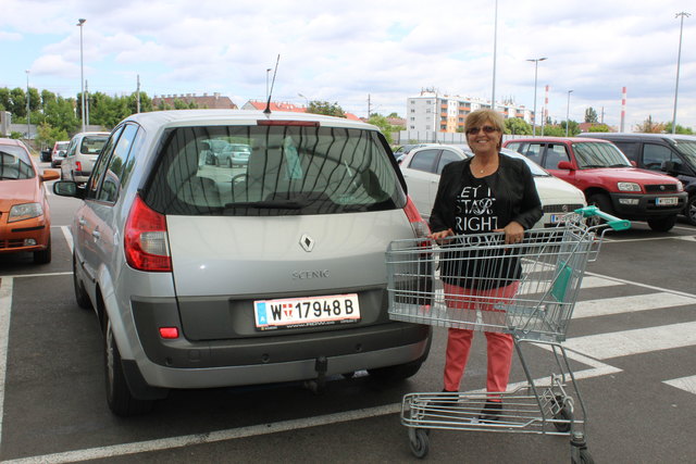 Erika Fritsch ärgert sich, dass Merkur den Schaden an ihrem Auto nicht zahlen möchte.